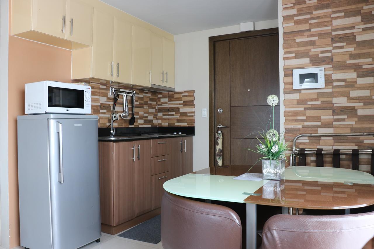 One Palm Tree Villas Маніла Екстер'єр фото